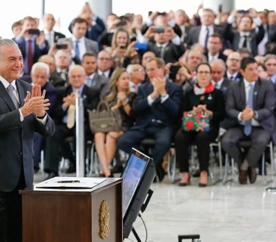 Presidente Michel Temer assinou nesta sexta-feira Projeto de Lei Complementar 25/07, que inclui as vinícolas no Simples. Medida deve beneficiar 90% dos vinicultores dos estados do RS e SC. Foto: Beto Barata/PR