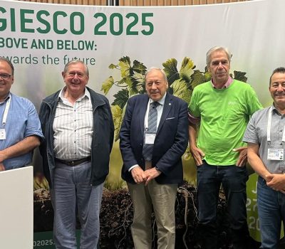 Na foto estão Giuliano Pereira (Embrapa Uva e Vinho), Alain Carbonneau e Giovanni Cargnello (criadores do grupo), Hans Schultz (presidente da Universidade de Geisenheim), Laurent Torregrosa (presidente do GiESCO)