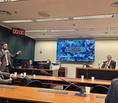 André Larentis apresentando as demandas no Plenário 10 da Câmara dos Deputados