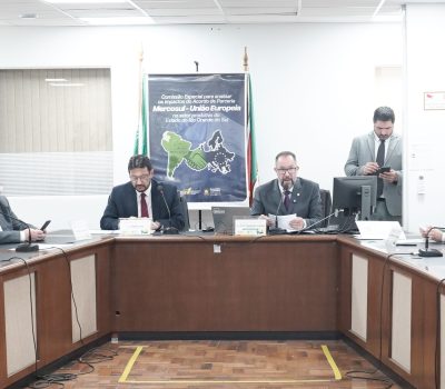 PORTO ALEGRE - RS - 09/09/2025- Reunião híbrida da Comissão Especial Parceria Mercosul-União Europeia, presidida pelo deputado Prof. Claudio Branchieri (Podemos), para leitura e votação do relatório final, que será apresentado pelo deputado Halley Lino (PT). Fotos Claudio Fachel/ALRS