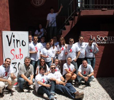 Na Argentina, jovens degustam