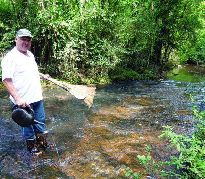 Em Nova Pádua (RS), o agricultor Nestor Tonello realiza aplicações do BTI, além de manter limpo o arroio que passa pela sua propriedade, no Travessão Divisa.