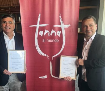 Carlos Abarzúa e Dirceu Scottá no concurso. Foto: Divulgação ABE