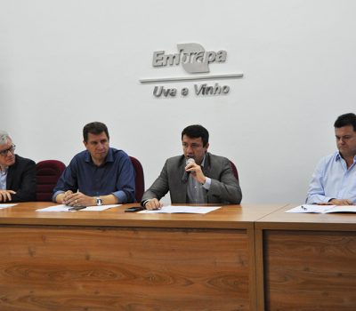 Ministro interino do Mapa propõe criação de um Plano de Desenvolvimento da Vitivinicultura Nacional
FOTOS/CASSIANO FARINA