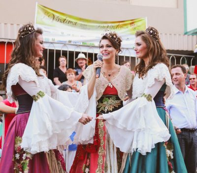 Rainha Janaína Massarotto e as princesas Camila Baggio e Mayara Zamboni. (Foto: Tuany Areze)